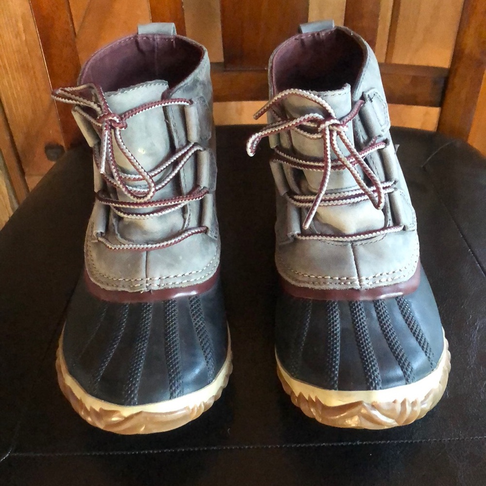 Sorel Boots, sz 7. Gray/Maroon/Black Ltd Color